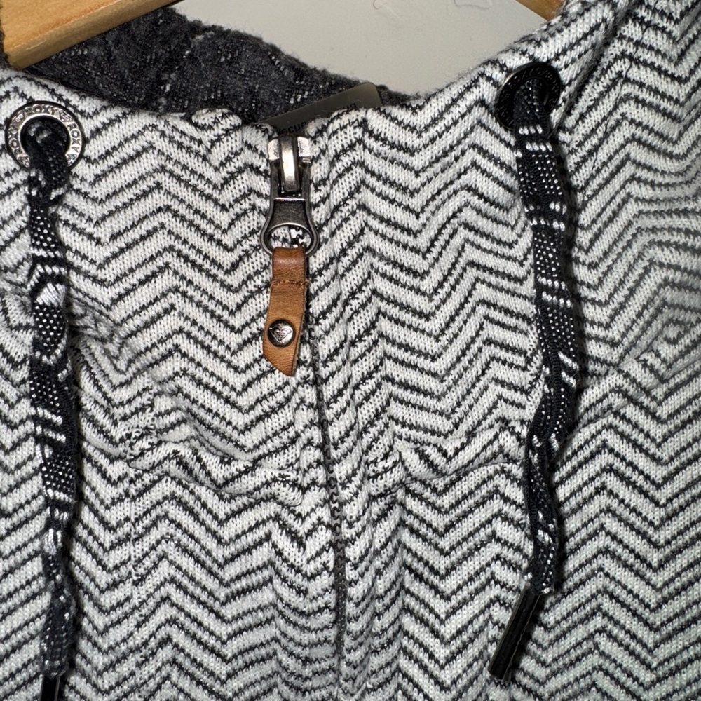 Roxy Hooded Zip Up Jacket Chevron Pattern Fitted … - image 3